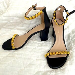 Stuart Weitzman gorgeous gold rose studded black leather block heeled sandals